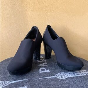 Donald J. Pliner Black Heels with Chunky Heel and Elastic Opening